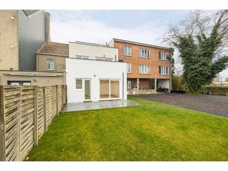 gerenoveerd glvl met 2 slaap- en badkamers  terras en tuin