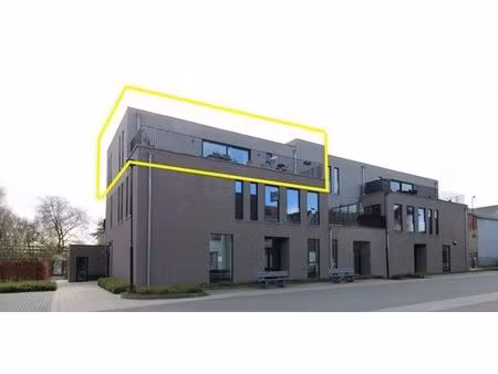 zeer mooi dakappartement met dubbele garagebox