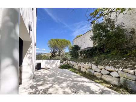 appartement 2 pièces entièrement rénové avec terrasse de 28 m2