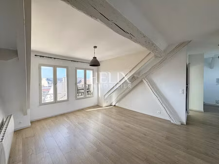 appartement ' esprit maison avec cheminée ' 110 35 m2 à saint germain en laye  3 mn du rer