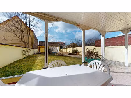 superbe 3/4 pièces de 135 m² type loft avec jardin de 408 m² et grange aménageable proche 