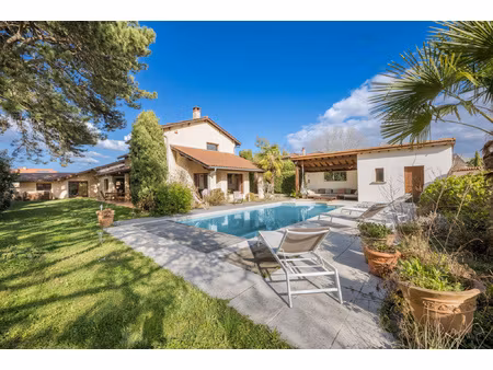 véritable havre de paix niché au coeur d'un parc paysagé  cet