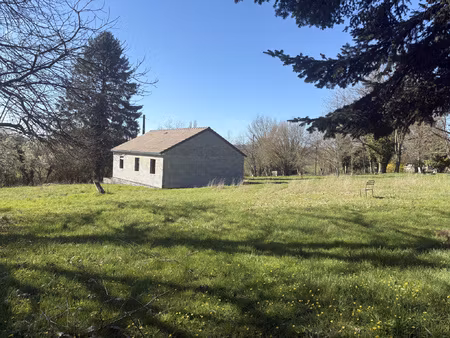 maison de campagne à finir de construire