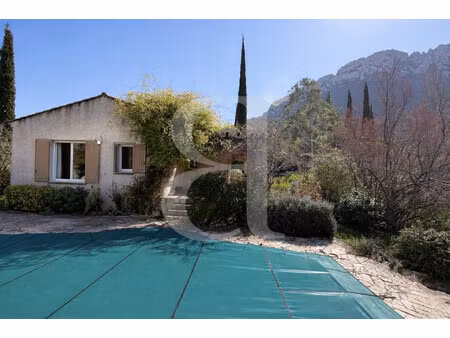 jolie villa avec piscine proche du centre de buis-les-baronnies