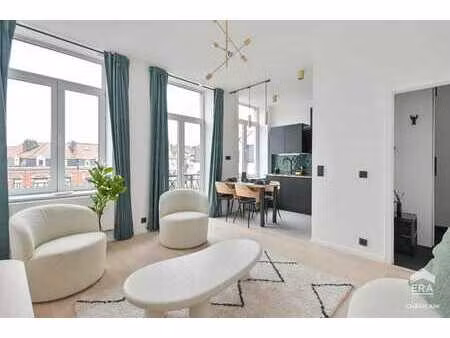 triplex entièrement rénové et meublé à louer à saint-gilles