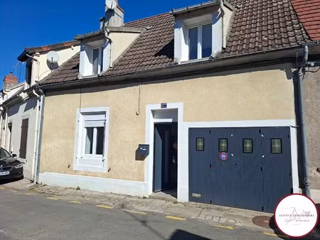 saint amand montrond  quartier paroisse  maison de ville avec jardin