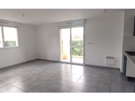 location appartement  61.81 m² t-3 à vic-en-bigorre  675 €