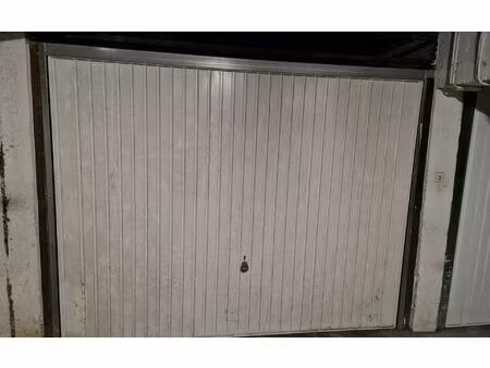 location stationnement  13.5 m² t- à montpellier  100 €