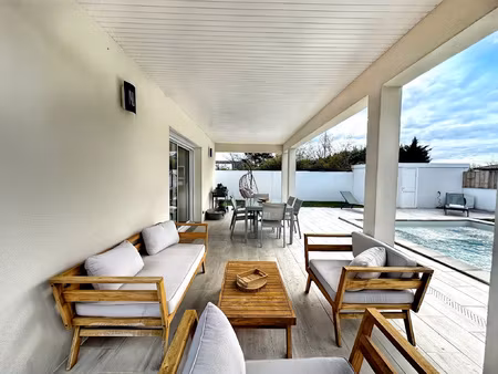 a vendre maison de plain-pied 3 chambres avec piscine et gar