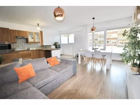 appartement f3 de 73 96 m2 avec terrasse et place de parking en