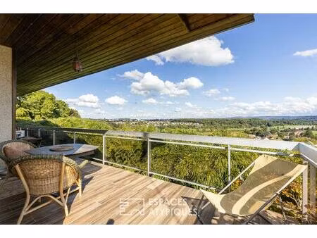 maison d'architecte avec vue dominante  piscine et volumes ouverts