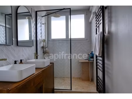 montpellier – t3 rénové de 82 m² traversant avec terrasse  parking et cave : le coup de cœ