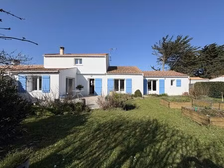 a vendre ancienne ferme au coeur de l'épine