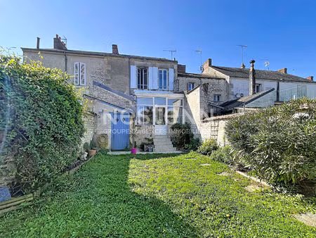 maison de ville 5 pièces à vendre à fontenay-le-comte avec jardin et dépendances