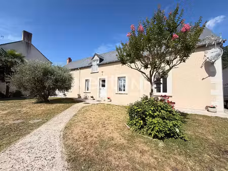 longère familiale de 174 m² à vendre 6 chambres  garage et piscine à montval-sur-loir (725
