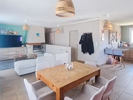 maison individuelle plain-pied élevée sur sous-sol avec 4 chambres  jardin  garage et terr
