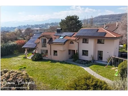 propriété familiale d’exception avec grand jardin arboré et espaces lumineux