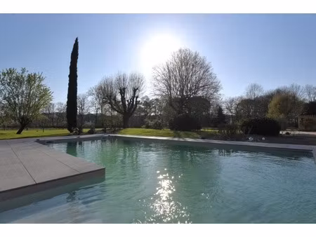 propriété de prestige aux portes de toulouse entièrement rénové avec piscine et dépendance