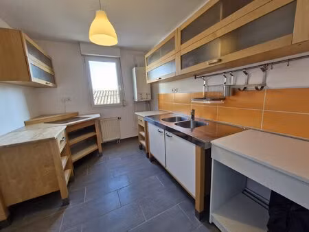 bel appartement t3 de 70 m²  balcon et garage