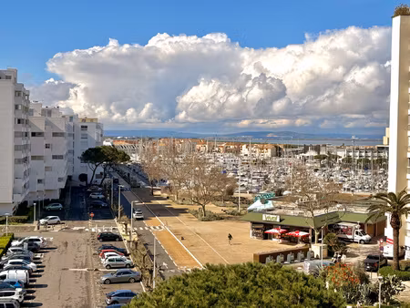 carnon  2 pièces non meublé à l'année ! vue mer et port !