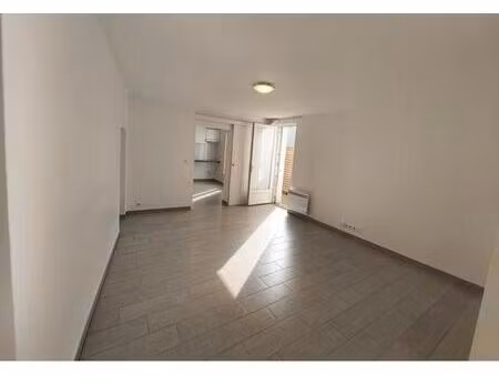 studio / 32m² / noisy champs (rer a)