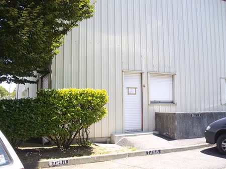 a louer entrepot zone parme