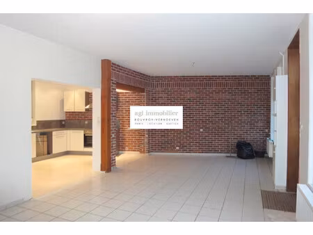 esquelbecq  maison f4 spacieuse avec terrasse  jardin et garage.