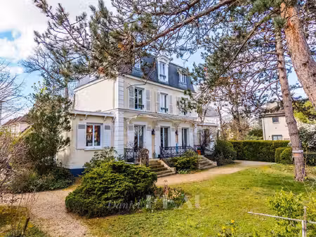 le vesinet sud - maison familiale de caractère avec grand jardin