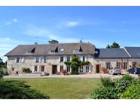 belle villa avec piscine prairie et dépendances au calme