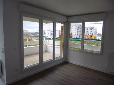 superbe t2 avec loggia + parking – résidence récente – brétigny-sur-orge