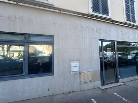 local commercial 68 m2 saint-genis-laval
