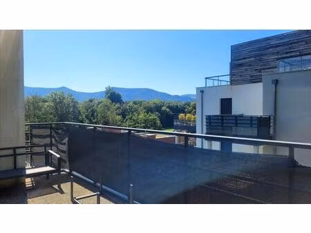 bel appartement 3 pièces récent avec terrasse