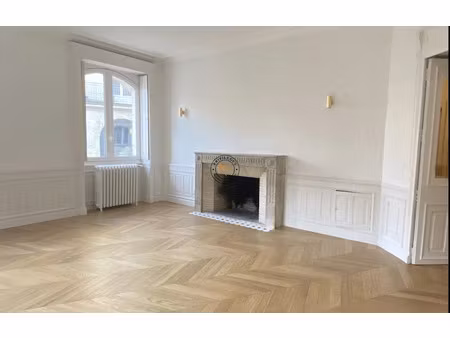 location locaux professionnels 128 m² à nantes (44000)  2 700 €