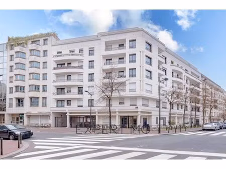 exclusivité  elégant 3 pièces lumineux dans un résidence récente avec garage et cave