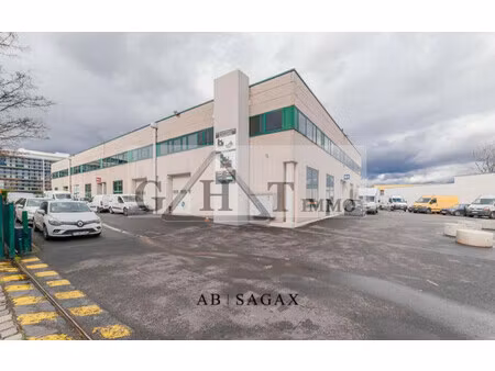 location local commercial