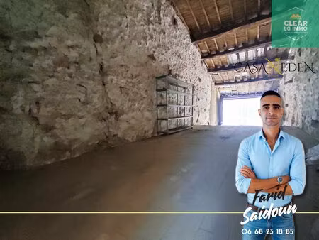 grange de 55 m2 + mezzanine idéale stockage ou aménagement studio