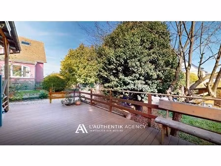 maison avec studio indépendant  terrasse ombragée et jardin ?