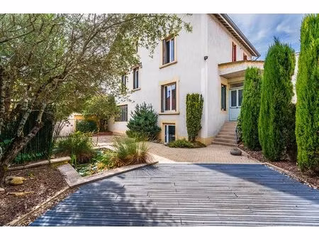 centre ville à pied : 5 chambres et 2 sde : double garage : cave