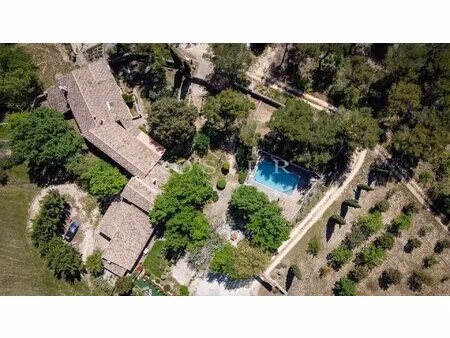5 mn de gordes : grande maison dans la garrigue