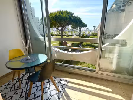 appartement 2 pieces + cabine + parking vue port