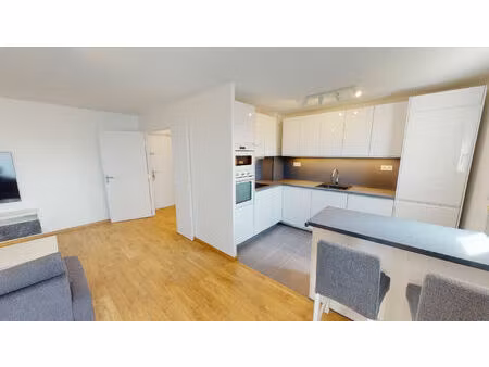 a louer à evry-courcouronnes  appartement de 2 pièces meuble avec box en sous-sol