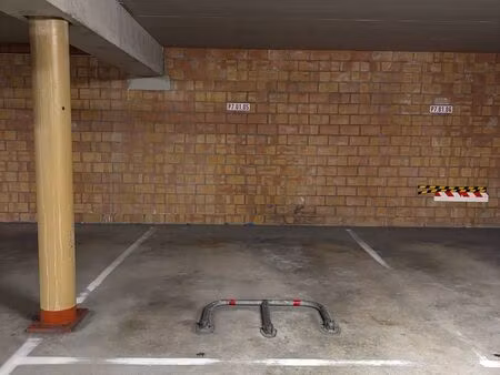 overdekte staanplaats te huur op niveau -1 in residentie apollo te nieuwpoort-bad.