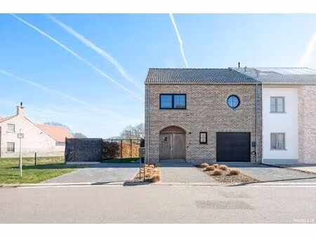 recente woning in een rustige wijk te berlare.