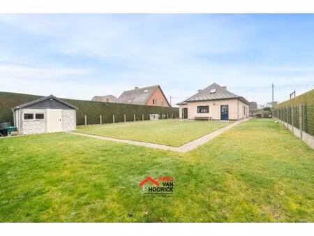 mooie ruime woning 4 slaapkamers op 855m²