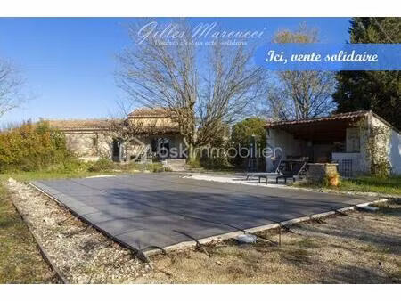 imaginez… le calme absolu  2300 m² de jardin et une maison qui respire la provence