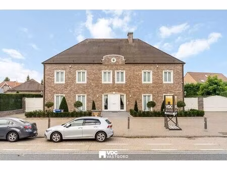 unieke villa met kantoorruimte  binnenzwembad en opsplitsingsmogelijkheid – tongeren/borgl