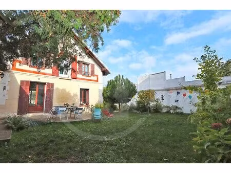 viroflay: maison lumineuse de 126 m² avec 4 chambres et jardin