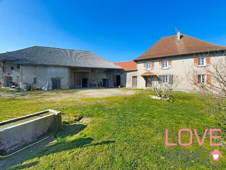 ensemble immobilier maison dauphinoise de 179 m2 avec de nombreuses dépendances