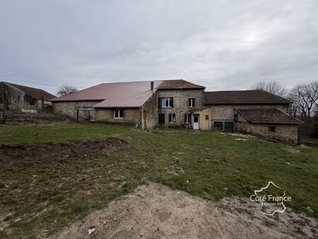 corps de ferme avec dépendances à verrières