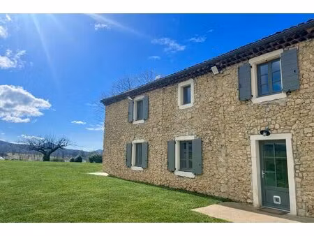 mas en pierres avec vue dans la drôme